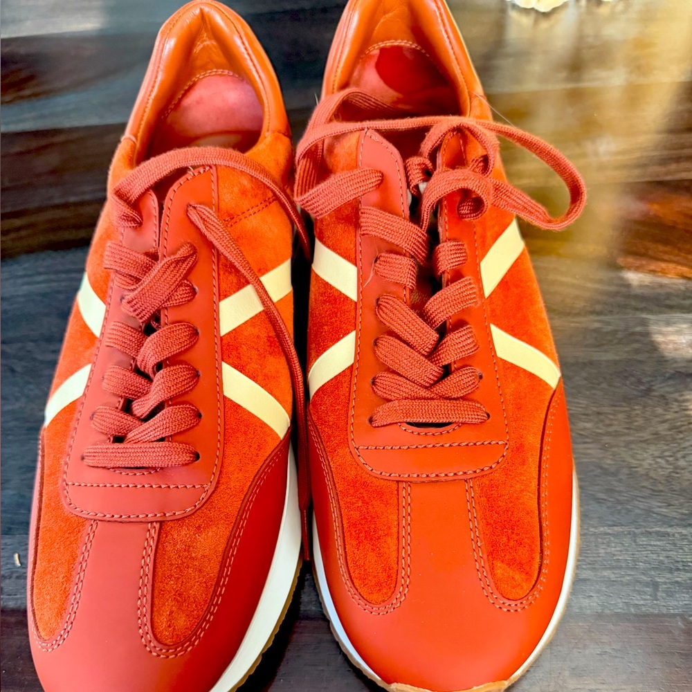 Vince Red Sneakers Minimalist Casual Style